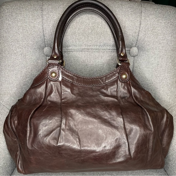 Gorgeous Calfskin Leather Gucci Shoulder Bag with Convertible Snaps - Picture 3 of 10